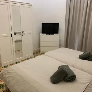 2 Bedroom In The Centre Of , La Valette Malte